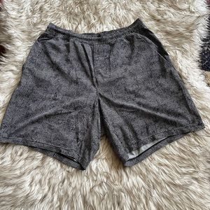 Lululemon b&w checkered 7” lined shorts